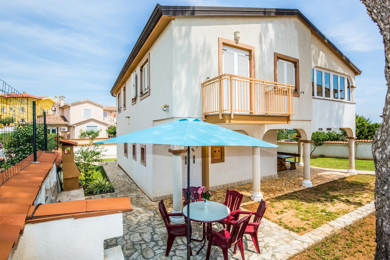 Apartment Carolina Ližnjan Esterno foto