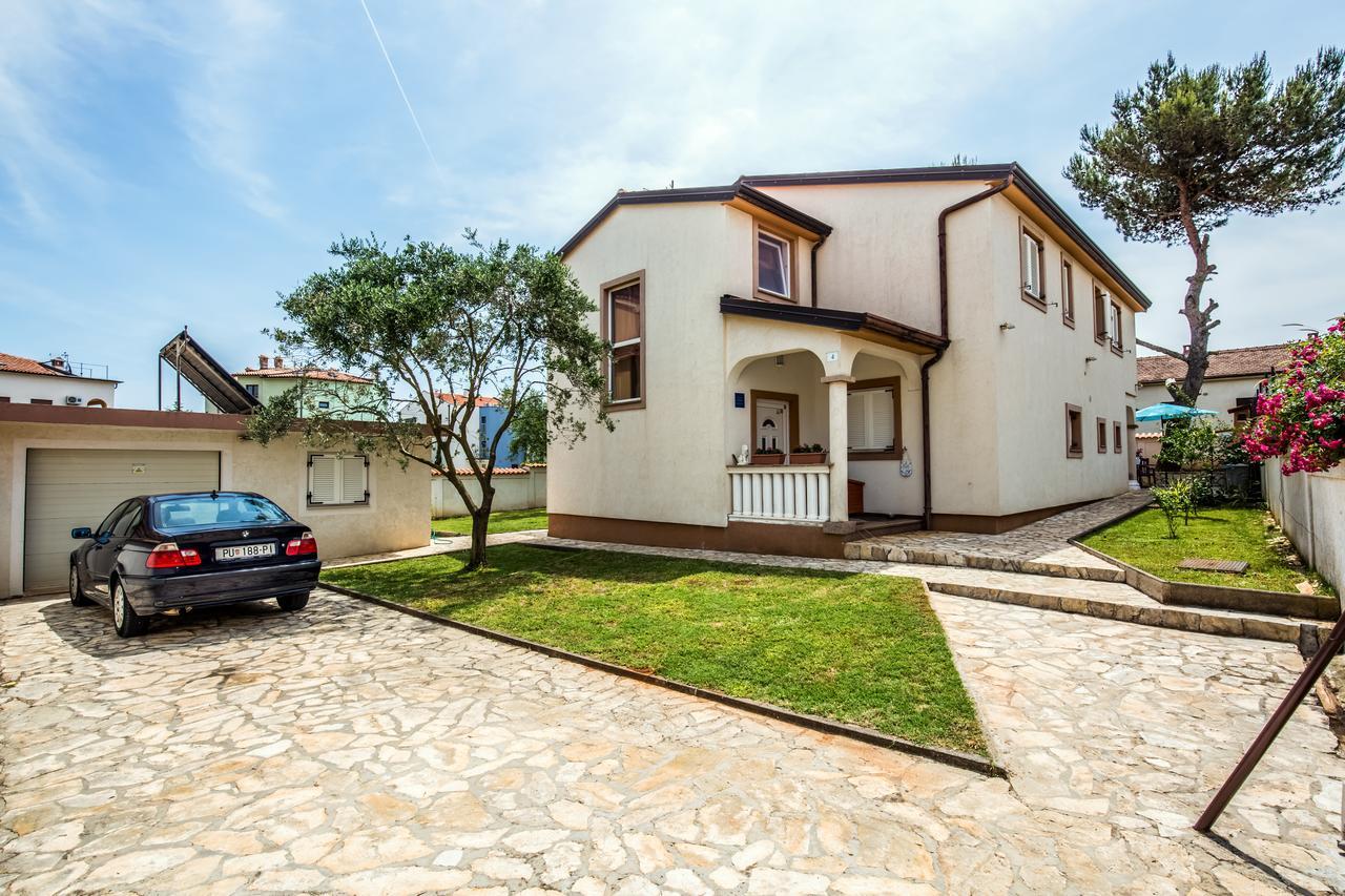Apartment Carolina Ližnjan Esterno foto